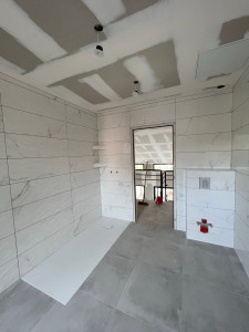 Photo de galerie - Carrelage propre et travail soigné. Disponible pour vos projets de rénovation.