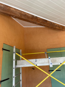 Photo de galerie - Isolation et pose de lames de plafond dans une pergola transformée en véranda