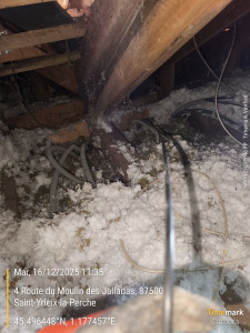 Photo de galerie - Passage des câbles dans les combles/ vide sanitaire.
