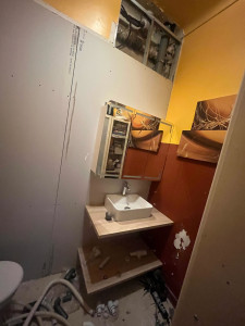Photo de galerie - Installation lavabo suspendu