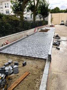 Photo de galerie - Pavage granit de places de stationnement 