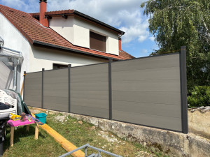 Photo de galerie - Pose d’une clôture avec panneaux