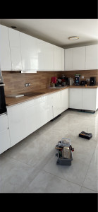 Photo de galerie -  Travaux de  pose de cuisine et ou de finition ou J intervient sur les réglages divers   Je fais tous des extraction sur mesure tous changement de mécanisme entretien des cuisines four résistance electrique  tous tous coupe plan de travail fixation de c