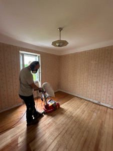 Photo de galerie - Ponçage de parquet massif afin d’y appliquer un traitement anti vrillette 