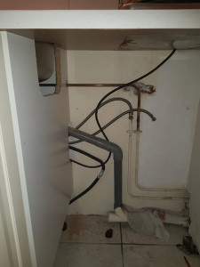 Photo de galerie - Modification d’une évacuation ainsi que de son alimentation pour une machine à laver