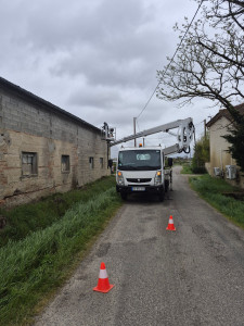 Photo de galerie - Changement des dalles de goutier sur la commune de Donzac