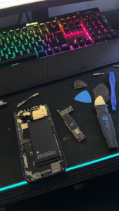 Photo de galerie - Remplacement du port de charge iPhone 13