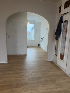 Photo de galerie - Pose de parquet réalisée avec soin. Travail propre et finition soignée