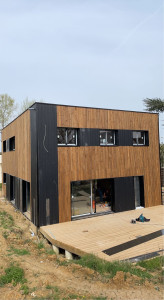 Photo de galerie - Pose du bardage plus la terrasse 