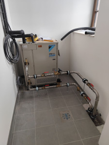 Photo de galerie - Installation d'une pompe à chaleur eaux/eaux 