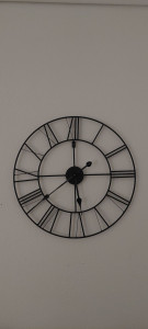 Photo de galerie - Pose de cadre,lustre,tringle...