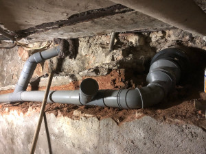 Photo de galerie - L’écoulement sur une cave ! 