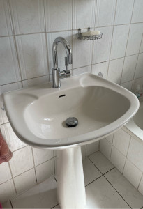 Photo de galerie - Remplacement robinetterie, bonde et siphon de lavabo