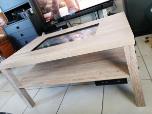 Photo de galerie - Réalisation d'une table basse tactile de A à Z
Integration parfaite du Pc (Windows 10) et du câblage dans la table, pour conserver un usage table basse, mais ludique avec son écran tactile 10 points de 24 pouces ☺️