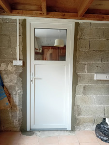 Photo de galerie - Pose porte PVC