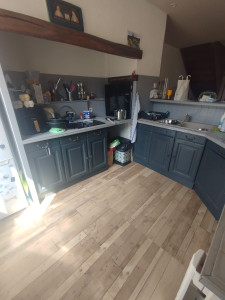 Photo de galerie - Rénovation de cuisine récemment by HomeQuali-T avec des revêtements Cover Styl (rénovation sans démolition) - photo avant