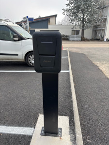Photo de galerie - Pose d’une borne de recharge 