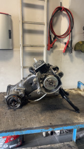 Photo de galerie - Ouverture moteur MBK Booster pour remplacement vilebrequin + haut moteur.
