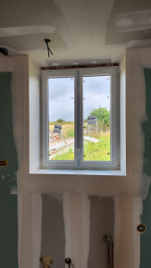 Photo de galerie - Pose de bandes sur contour de fenêtre 