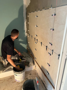 Photo de galerie - Pose carrelage murale salle de bain 60/60 