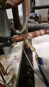 Photo de galerie - Récupération fluide remplacement valve prise de pression et brasure climatisation 