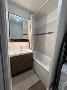 Photo de galerie - Installation et raccordement électrique et plomberie du mobilier de salle de bain