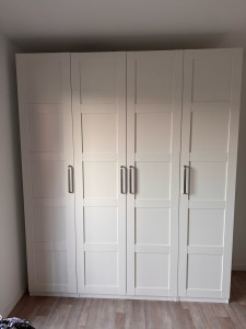 Photo de galerie - Dressing IKEA pax avec portes battantes 