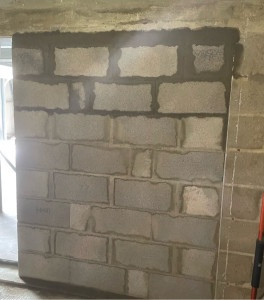 Photo de galerie - Montage du parpaing pour  réduire l’ouverture d’un garage chez un client travaille bien, fais bien soigner et propre n’hésite pas si vous avez besoin