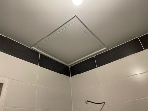 Photo de galerie - Faïence salle de bain et rénovation du plafond (placo,bande,peinture et quart de rond) 