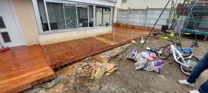 Photo de galerie - Réalisation d'une terrasse sur plot en Cumaru.