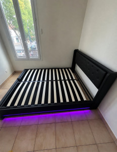 Photo de galerie - Montage bien soigné d’un lit coffre avec des led