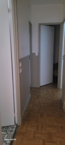 Photo de galerie - Couloir réalisation de moulures peinture 