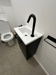 Photo de galerie - Installation lavabo dans les WC