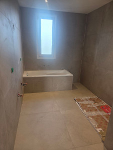 Photo de galerie - Salle de bain carrelage 1 mètre par 1 mètre 

