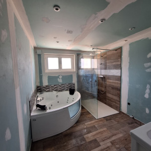 Photo de galerie - Installation et raccordement baignoire et douche italienne 