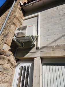 Photo de galerie - Posse de climatisation chez un client 