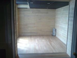 Photo de galerie - Lambris au mur et parquet flottant