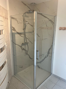 Photo de galerie - Installation complète d’une cabine de douche. 