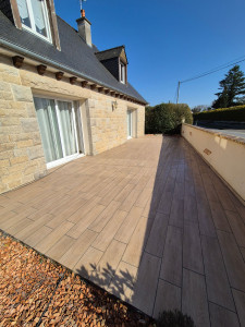 Photo de galerie - Pose du carrelage de terrasse 