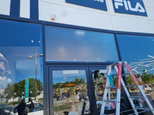 Photo de galerie - Installation de film opaque,effets miroir ou anti-chaleur sur les vitres...