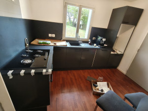 Photo de galerie - Montage cuisine équipée complète avec électro ménager , plan de travail,évier etc 