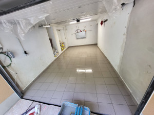 Photo de galerie - Pose de carrelage 30×30 dans un garage
