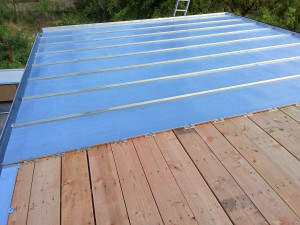 Photo de galerie - Couverture complète en zinc joint debout avec pose de charpente charpente 