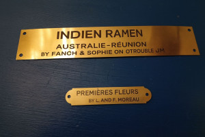 Photo de galerie - Création des étiquettes en laiton, aluminium, ...