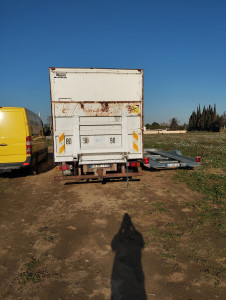 Photo de galerie - Tout types de transport avec poids lourd 30m3 avec hayon ou camion 12 m3 
grandes  remorques plateaux également en complément si besoin 