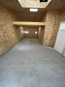Photo de galerie - Réalisation de l’habillage en osb et carrelage sol 