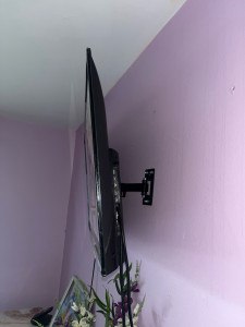 Photo de galerie - Télé accroché au mur