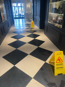 Photo de galerie - Préparation - nettoyage de salle