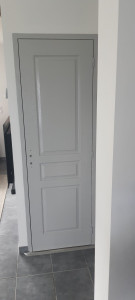 Photo de galerie - Porte après peinture. 