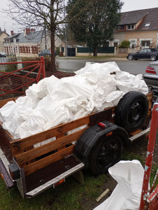 Photo de galerie - Je enlève aussi toutes sortes de gravats tout blanc je peux aussi débarrasser des caves les vide maison je suis bon travailleur pour cela merci de me contacter si vous avez besoin de mes services
